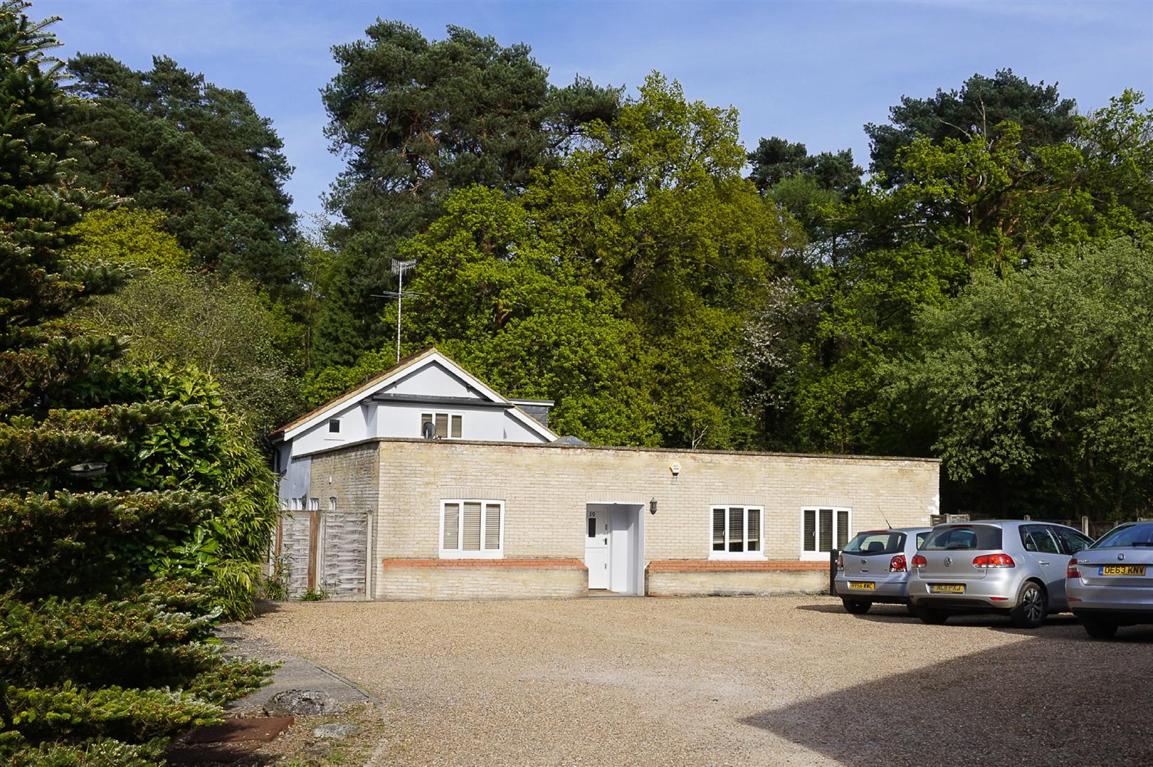 5 bed property in Tower Cottages, Esher